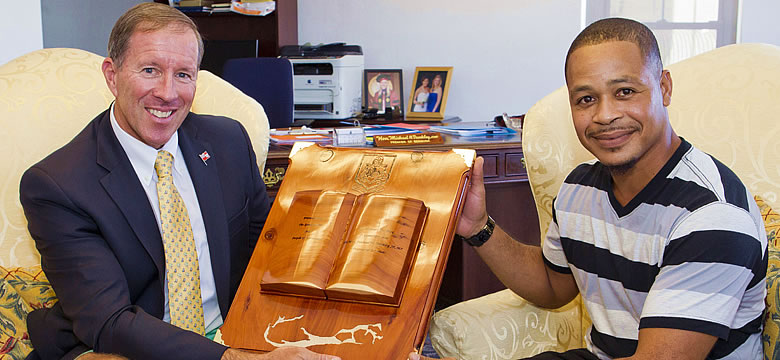 Premier pictured receiving the cedar carving from inmate Dwayne ‎Signor