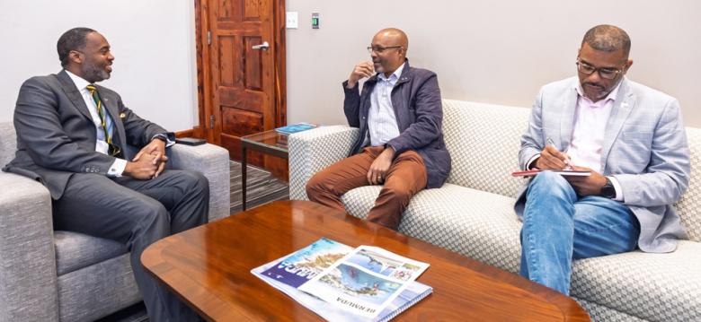 Premier Burt meets with FDM